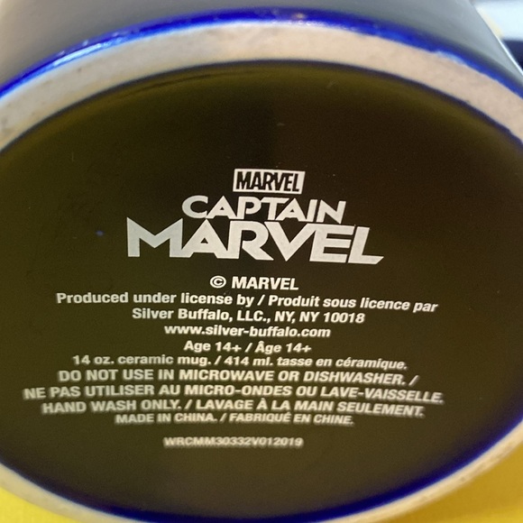 Captain Marvel 14oz Iridescent Dark Blue With Gold Star Red And Gold Stripes - Picture 4 of 5